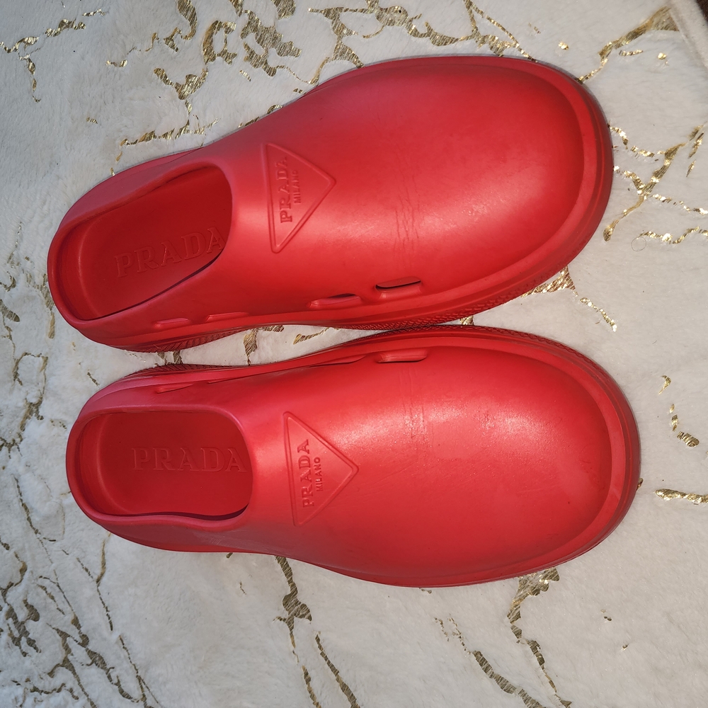 Prada Red Slippers Minimalist Design - Picture 2 of 9